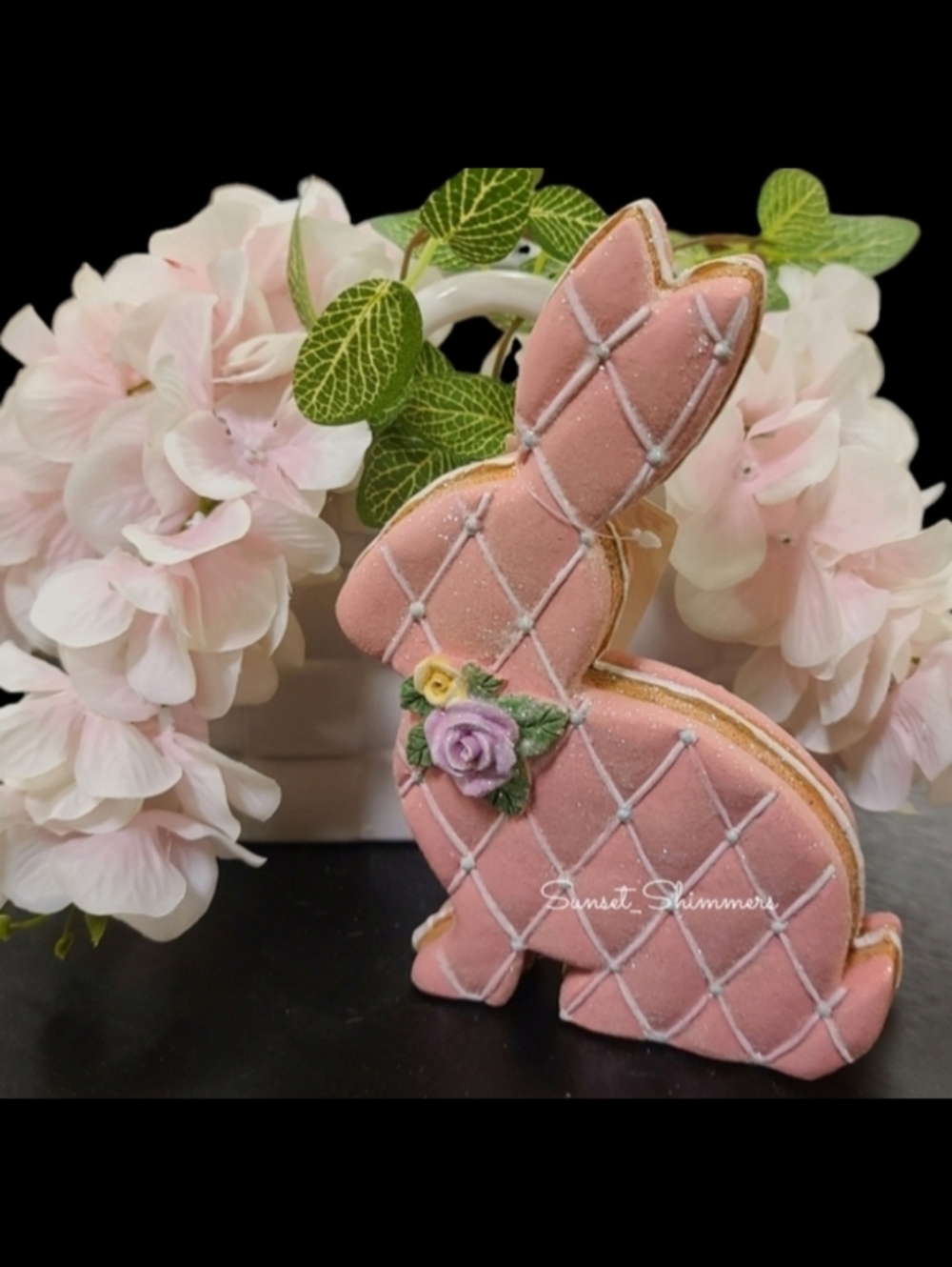 Pink Iced Gingerbread Easter Bunnny Cookie White lattice Resin Figure Decor New